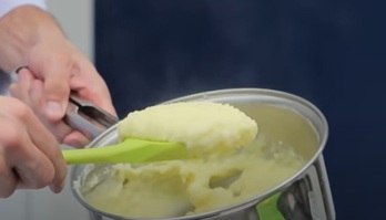Purê de batata é um prato clássico e versátil; veja como preparar (Teste)