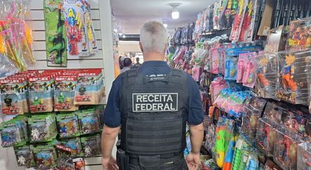 Polícia faz operação de combate a produtos falsificados no Brás, em SP -  Notícias - R7 São Paulo