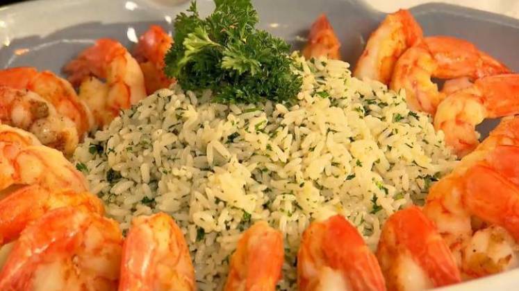 A gente sabe que comida de mãe é uma delícia, mas que tal surpreendê-la com um camarão à provençal? Apesar de ser uma receita simples, dá para agradar o paladar de todos e receber muitos elogios