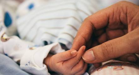 Vírus Sincicial Respiratório causa doenças respiratórias, como bronquiolite 