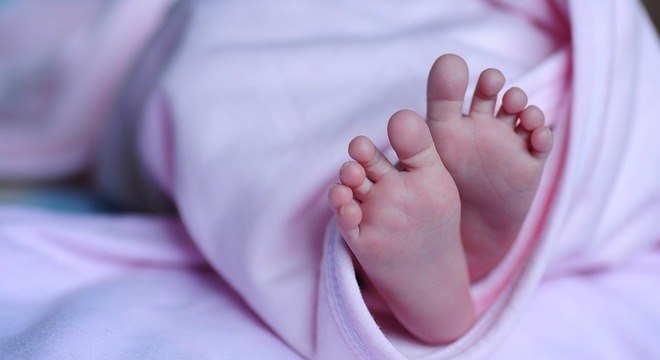 Bebê nasceu sem olhos, nariz e parte do crânio em Portugal