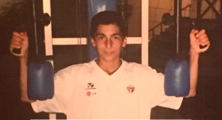 Recentemente, o armênio publicou uma foto da época nas suas redes sociais e relembrou sua passagem pelo Tricolor: 