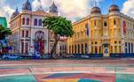 Recife (PE) - 
  9,65%De volta à região Nordeste, a capital de Pernambuco registra altas
significativas nos preços do óleo de soja (+76,4%), do etanol (+54,95%), do óleo diesel (+38,53%) e das passagens aéreas (+38,47%) no período