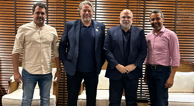 O Superintendente Comercial Multiplataforma, Alarico Assumpção; o presidente do São Paulo, Julio Casares; o CEO do Grupo RECORD, Marcus Vieira, e o diretor-geral de produção Mafran Dutra