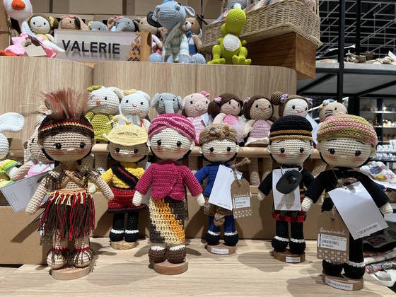 Brinquedos que expressam a cultura de diferentes regiões da Indonésia