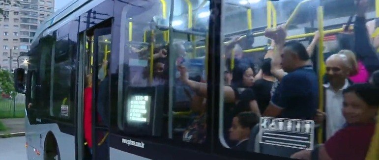 Como chegar até Lojão do Bras em Francisco Morato de Ônibus, Trem
