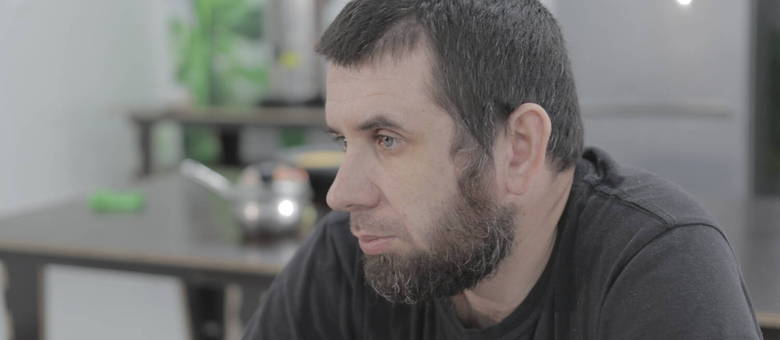 Anatolii Yakovenko saiu de Mariupol há dez meses (Tony Chastinet/Record TV)