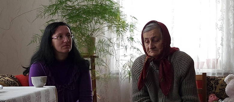 Oksana Dvorakivska e Marchuk Valentyna Mykolaivna: mãe e filha ficaram uma semana no porão (Tony Chastinet/Record TV)