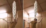 O britânico acima estabeleceu um recorde mundial ao equilibrar 46 rolos de papel higiênico sobre a cabeça durante 10 segundos