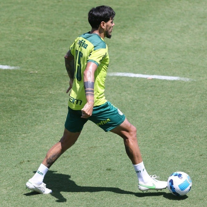 Recuperado da Covid-19, Gustavo Gómez volta aos treinos do Palmeiras