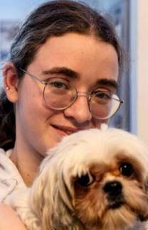 Jovem sequestrada com cachorrinha alimentou pet com restos de comida (Ronen Zvulun/Reuters - 05/12/2023)