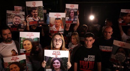 Familiares protestam pela liberdade dos reféns