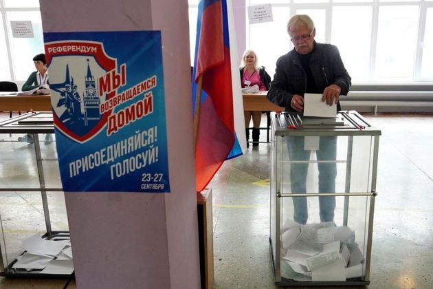Em setembro, a maioria dos eleitores que participaram de referendos feitos pela Rússia no leste e no sul da Ucrânia votaram a favor da anexação ao território russo. As campanhas em Donetsk, Lugansk, Kherson e Zaporizhzhia são consideradas como uma 