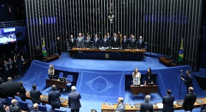 Parlamentares comemoram promulgação da reforma