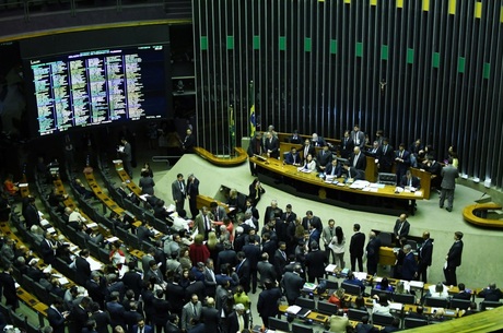 Deputados voltam a discutir reforma da Previdência 