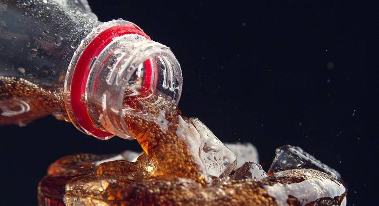 Alerta sobre excesso de açúcar estará visível nas embalagens de alimentos industrializados