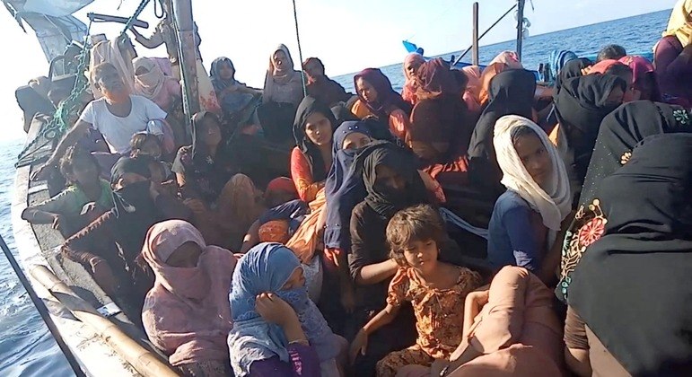 Milhares de rohingyas abandonam acampamentos de refugiados para tentar chegar à Malásia ou à Indonésia