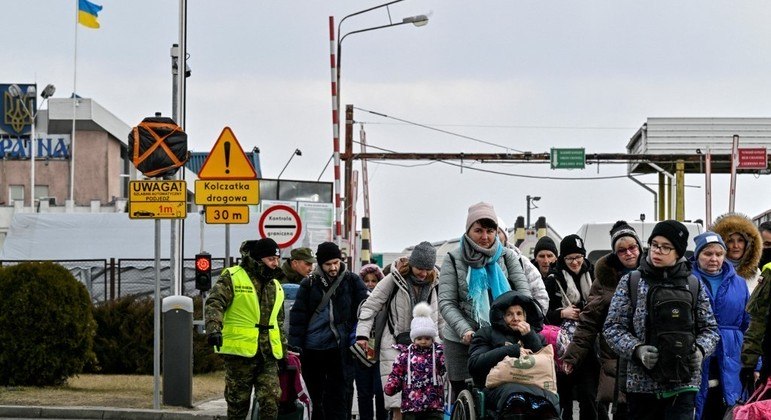 Ucrânia quer criar corredores humanitários para países a oeste da fronteira