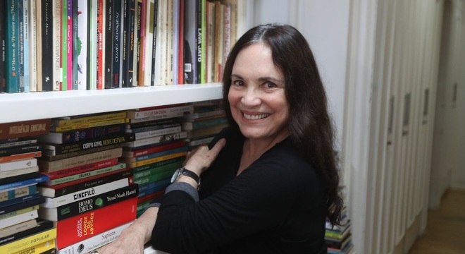 Só será possível julgar Regina Duarte no cargo após suas decisões