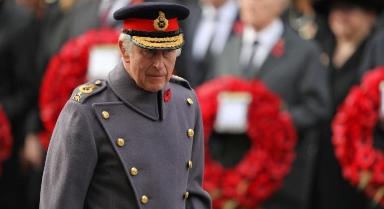 Rei Charles durante cerimônia em Londres
