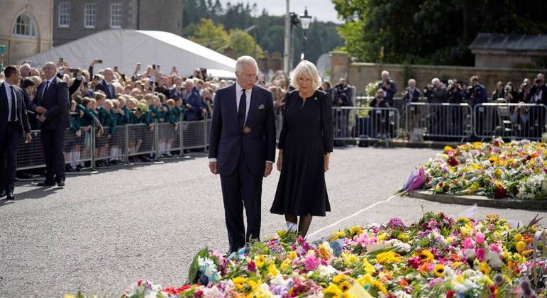 O rei Charles 3º e a rainha consorte Camilla em Belfast, na Irlanda do Norte