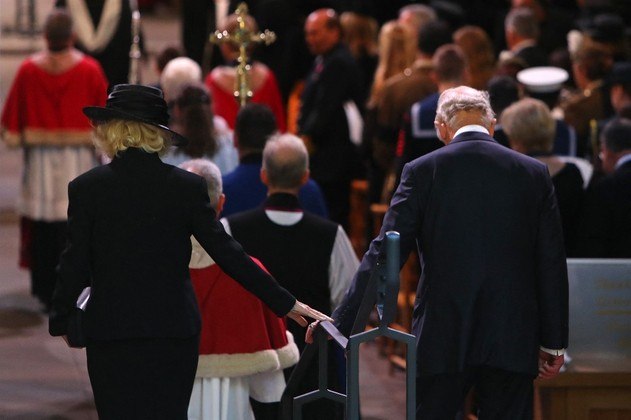 O casal real participou de um serviço religioso na Catedral de St Llandaf
