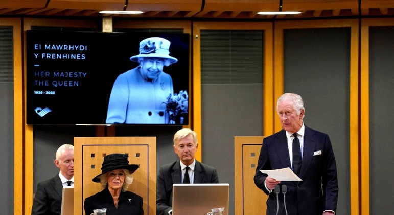 Rei Charles 3º discursa em idioma local no Parlamento do País de Gales