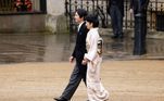 Príncipe Fumihito, do Japão, e sua mulher, a princesa Kiko, chegam a Westminster