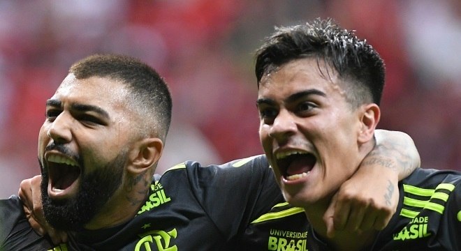 Gabigol e Reinier brilharam na vitória do Flamengo sobre o Avaí