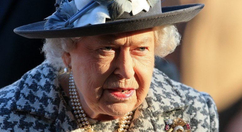 Rainha da Inglaterra ficou sob observação em hospital londrino durante a noite

