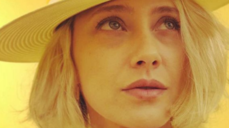 Vanessa Bueno está confirmada no elenco de Reis! A atriz, que ficou famosa por contracenar com Ronald Golias e Renato Aragão nos anos 1990, acumula em seu currículo diversos personagens em novelas e séries.