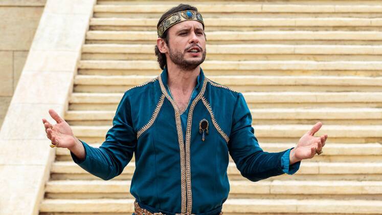 A edição especial da superprodução Reis será exibida a partir desta segunda-feira (18), na tela da RECORD. O público irá rever a história de Salomão (Guilherme Dellorto) em uma versão repleta de novidades. É uma oportunidade única para quem não acompanhou as temporadas anteriores ficar por dentro de tudo o que aconteceu na trama e entender a décima fase, A Decadência. E se você já assistiu, aproveite para esquentar a memória! A seguir, confira outros sete motivos para acompanhar todos os episódios! 