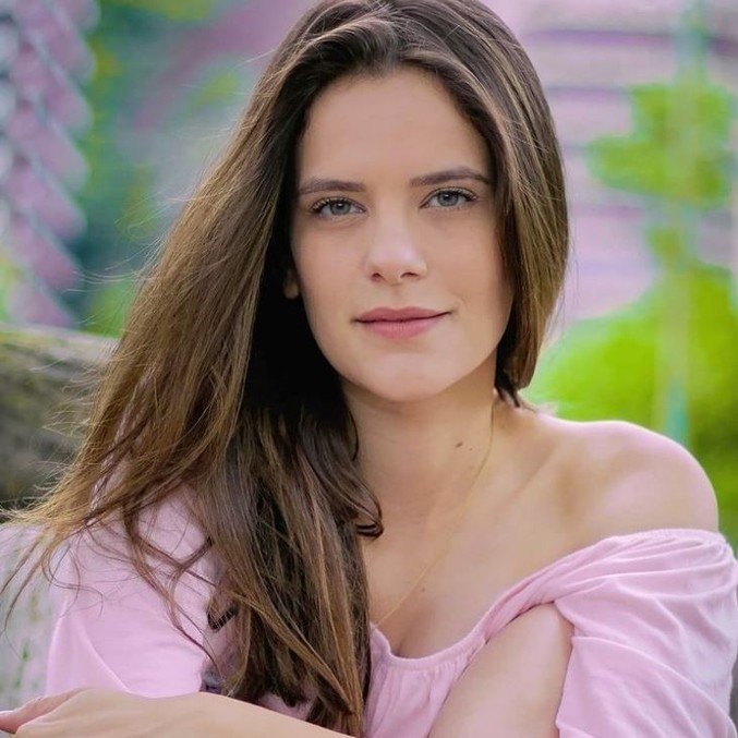 Débora Sartori comemora participação no elenco da superprodução Reis