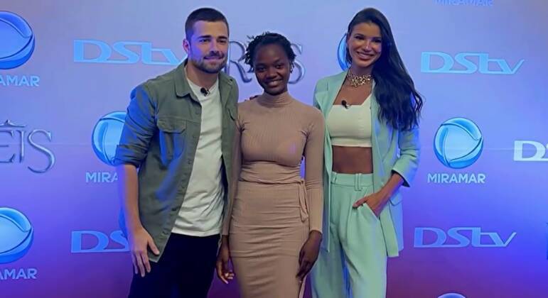 Miguel Coelho e Jakelyne Oliveira encontram fãs da série Reis em Moçambique; veja detalhes