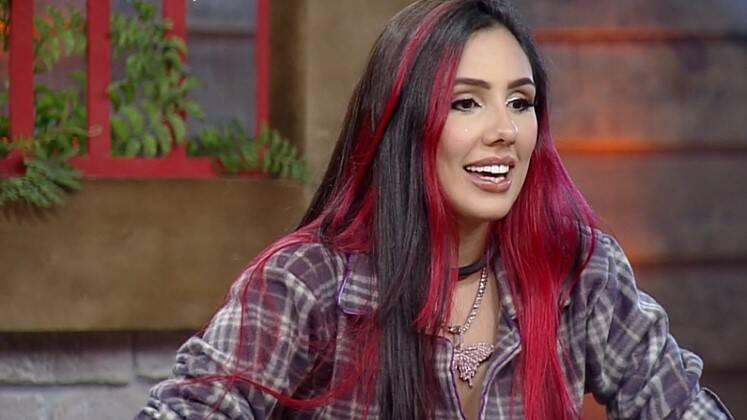 Alicia contou que seu namorado é o melhor amigo de seu
irmão, MC Daniel, e que antes de se relacionarem também era muito próxima dele. 