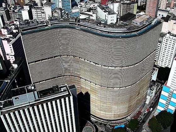 Relatos de barulhos e movimentos estranhos no edifício Copan, em São Paulo, chamaram atenção para a suspeita de presenças 'sobrenaturais' no prédio. 