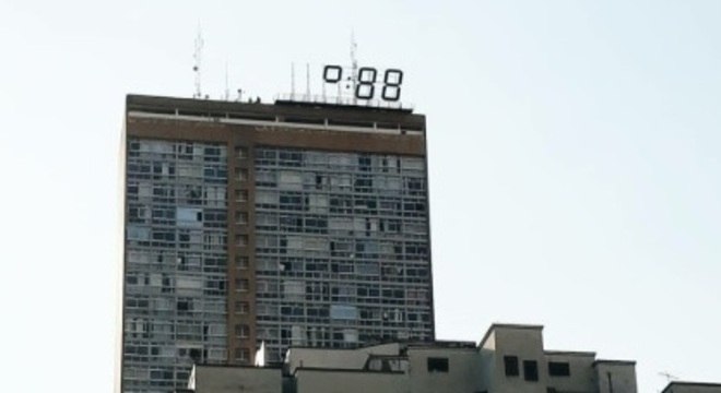 Relógio do Itaú, que há 40 anos está no Edifício JK, começou a ser retirado