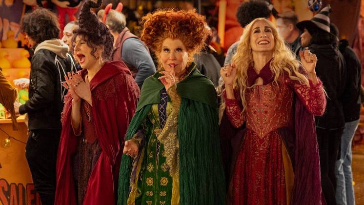 Abracadabra 2Assim como aconteceu com Tom Cruise em Top Gun, que retornou ao mesmo papel mais de 30 anos depois, as bruxas interpretadas por Bette Midler, Kathy Najimy e Sarah Jessica Parker também ganharam nova vida em 2022. O carisma das atrizes e uma história que equilibra diversão e emoção garantiram muitos elogios para Abracadabra 2