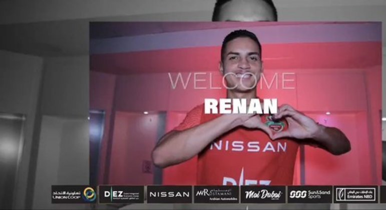 Renan já foi apresentado oficialmente hoje como jogador do Shabab Al-Ahly. Sorrindo
