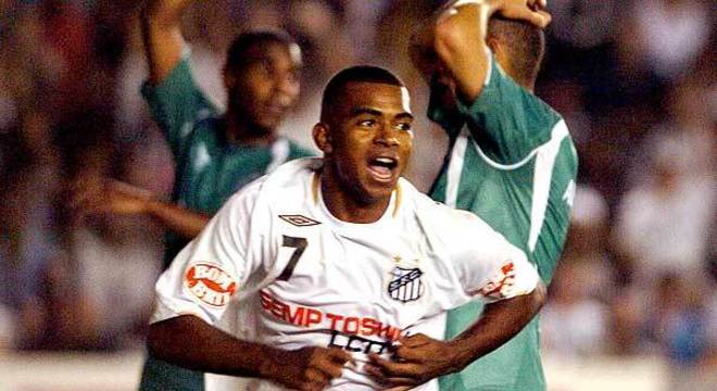 Renatinho foi o primeiro jogador a ser tratado como "Novo Robinho" devido ao porte físico, posição e até local de nascimento