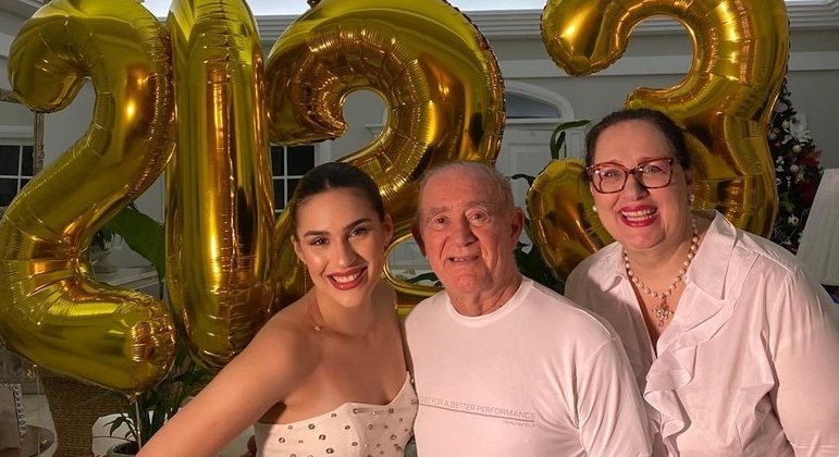 Renato Aragão ao lado da mulher, Lilian, e da filha caçula, Lívian

