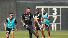 Medo. E Sylvinho usa Renato Augusto e Giuliano como escudos