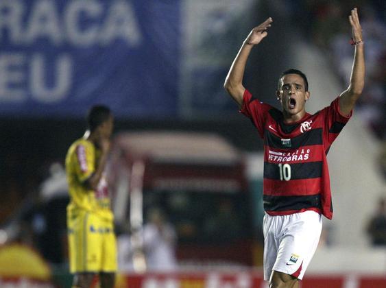 Em 2006, com a mágica camisa 10 de Zico, o meia conquistou o primeiro título da carreira, a Copa do Brasil daquele ano, conquistado em cima do rival Vasco