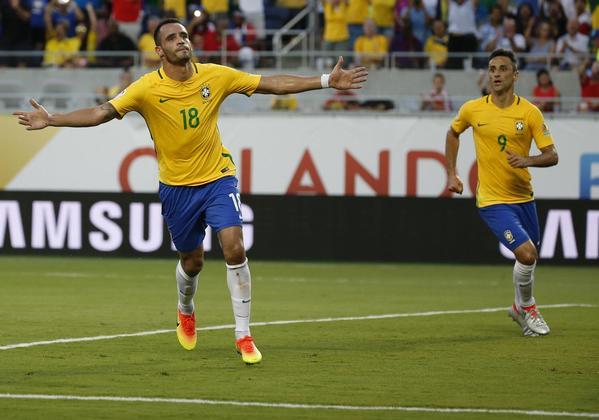 A volta por cima veio, novamente, em grande estilo. Com Tite assumindo a seleção, Renato Augusto voltou a vestir a camisa do Brasil e foi peça-chave da campanha até a Copa do Mundo de 2018, na Rússia