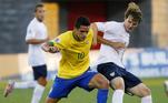 Ainda assim, a estreia pela seleção brasileira aconteceu durante sua passagem pela Alemanha, em 2011, contra a França