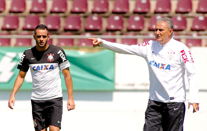 Na época, o técnico da amarelinha ainda era Dunga, mas um velho conhecido viria a assumir o posto