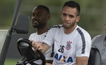 Antes disso, porém, Renato deu adeus ao Corinthians, e partiu rumo à China