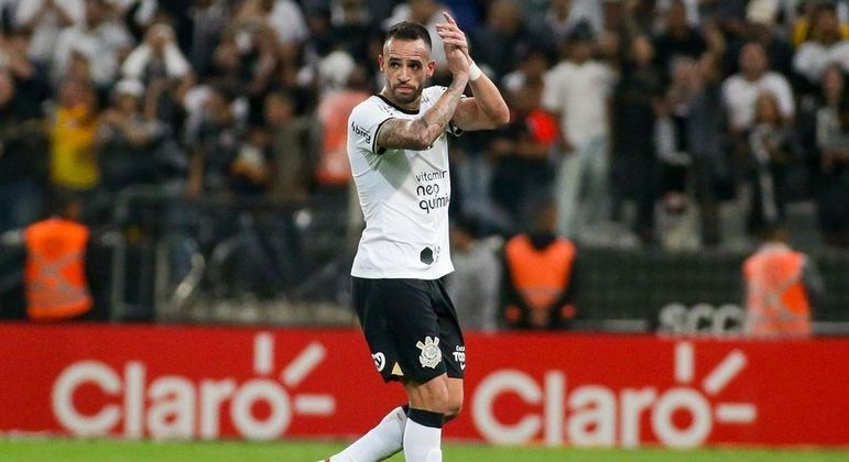 Renato Augusto voltava de lesão quando entrou como titular no jogo do Corinthians pela Libertadores
