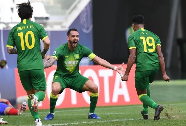 Renato então voltou para a China e a carreira dele, mais uma vez, parecia próxima do fim