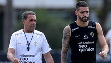 Fagner e Renato Augusto treinam com bola no Corinthians e animam Luxemburgo